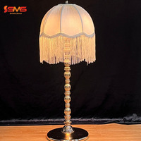 Lampe de table en métal doré de luxe, nouveau design SMS, décoration de style moderne, centre de table blanc pour mariage avec abat-jour