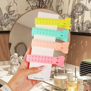 Pinzas para rizar el cabello de nailon Yuhuan, colores surtidos, dos por paquete, sin calor, de resina plástica, para rizar. - Product Image 2