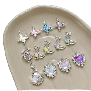 Colgante de aleación con diseño de mariposa, luna y corazón, con cristales, para la creación de joyas, collares, pendientes, pulseras y llaveros DIY - Product Image 1