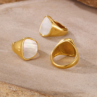 Nouvelle conception Bague géométrique en acier inoxydable plaqué or 18 carats, résistante à l'eau et inaltérable, avec éléments en coquillage pour femme 2026