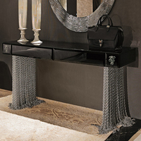 Table console d'entrée de villa personnalisée haut de gamme de luxe, style designer avec décoration en chaîne en métal, dessus