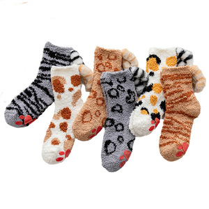 Chaussettes en tricot respirantes pour femmes, motif patte de <span class=keywords><strong>chat</strong></span> mignon, avec bordure en polaire corail, confortables et douillettes, type chaussettes pantoufles, vente en gros - Product Image 6