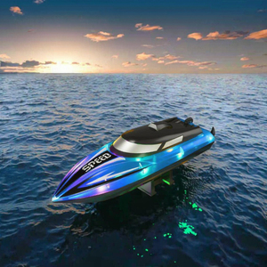 고속 2.4G 원격 조종 보트 조명 어린이 야외 물놀이 장난감 소년을 위한 완벽한 선물 USB 케이블 배터리 포함 - Product Image 2