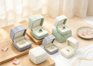 Boîtes à bijoux haut de gamme faites à la main, ensemble complet, enveloppées de tissu en velours, base rigide, combinaison de trois couleurs blanc, gris, vert, magnétiques - Product Image 4