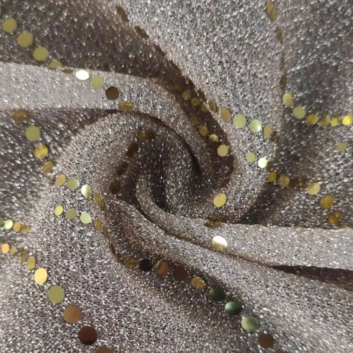 Gonna a rete lucida con paillettes oro riflettente glitterata 100% tessuto a maglia Lurex in poliestere riciclato