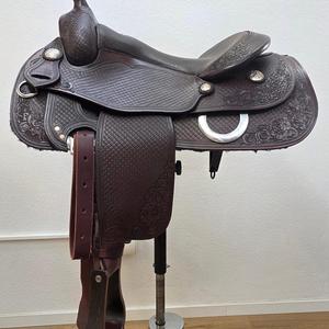 Sillín Western de Cuero Marrón Oscuro de Alta Calidad con Diseño de Cesta Trenzada y Herrajes Resistentes para Montar a Caballo - Product Image 1