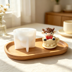 Precioso molde de silicona diseñado como un ternero recién nacido dentro de una taza de té para manualidades DIY - Product Image 4