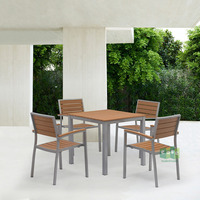 (E9948) table d'extérieur en bois en plastique de conceptions nordiques modernes pour la salle à manger de jardin