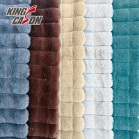 Tissu en fausse fourrure de lapin Kingcason 100% polyester, couleur Pantone personnalisée, à rayures, pour vêtements, couvertures, décoration de canapé et de la maison