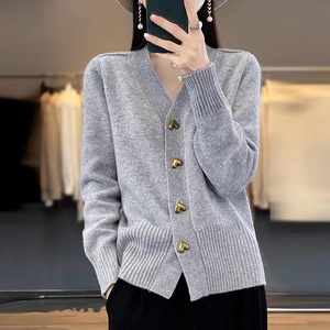 शरद ऋतु विंटेज महिलाओं के बुना हुआ कार्डिगन स्वेटर यूरोपीय अमेरिकी नए बहुमुखी गर्दन बटन-डाउन डिजाइन मॉडल v-गर्दन स्वेटर - Product Image 5