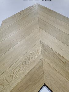 Compre Ahora Piso <span class=keywords><strong>de</strong></span> Parqué <span class=keywords><strong>de</strong></span> Roble <span class=keywords><strong>de</strong></span> Color Natural en Espiga, 15 mm <span class=keywords><strong>de</strong></span> Grosor, con Recubrimiento UV, Diseño Moderno y Lujoso para Sala <span class=keywords><strong>de</strong></span> Estar Interior - Product Image 2