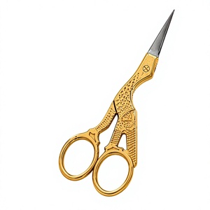 Ciseaux de broderie fantaisie DIY OEM, finition demi-or, lame en acier inoxydable tranchante, bord lisse, manche en métal - Product Image 1