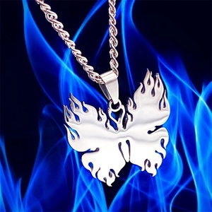 Collier pendentif tendance en acier inoxydable motif papillon flamboyant avec chaîne maille forçat pour homme/femme, idéal pour les fêtes et les cadeaux (vente en gros) - Product Image 3