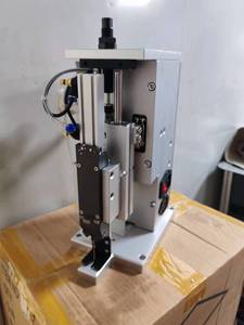 Máquina Etiquetadora Neumática Automatizada Booster T-600 con Construcción de Plástico y Acero - Product Image 4