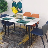 Ensemble Table à Manger Familiale Moderne de Luxe 4-6 Places avec Plateau en Marbre, Style Scandinave pour Cuisine et Salle à Manger.