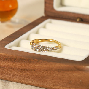 แหวนสไตล์ยุโรปอเมริกันเรียบหรู แหวนเปิดประดับเพชร 18K ทองสแตนเลส สำหรับผู้หญิง สวมใส่ได้ทุกวัน - Product Image 2