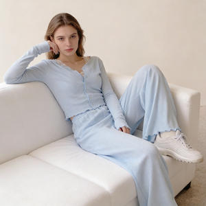 Ensemble de vêtements de détente côtelés bleu ciel personnalisé pour <span class=keywords><strong>femme</strong></span>, haut à manches longues boutonné et <span class=keywords><strong>pantalon</strong></span> large à volants, ensemble de pyjama pour <span class=keywords><strong>femme</strong></span> - Product Image 2