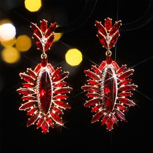 ต่างหูคริสตัลทรงหยดน้ำสไตล์ยุโรปอเมริกัน ดีไซน์ตาปีศาจสุดอลังการ ทำจากโลหะผสมสีทอง ลายเรขาคณิต เหมาะสำหรับงานปาร์ตี้ของผู้หญิง - Product Image 3