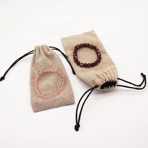 Sac à bijoux en velours noir recyclable personnalisé avec fermeture à cordon pour bagues, colliers et montres - Petite taille - Product Image 2
