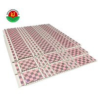 Panneaux de plafond en PVC à motif personnalisé, largeur 30 cm, finition rose, options de longueur de haute qualité