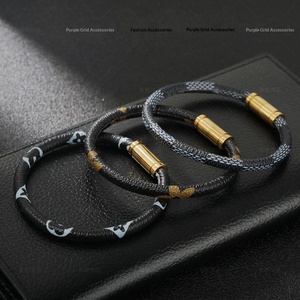 Bracciale in Pelle con Fibbia Magnetica e Motivo Floreale Vintage in Offerta - Product Image 4