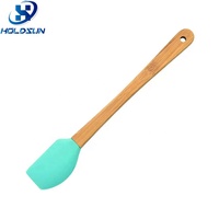Accessoires de cuisine Outil de cuisson Petit grattoir à crème en silicone Spatule à beurre avec manche en bois Couleur personnalisée disponible