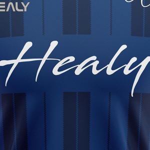 Camiseta de Fútbol Retro Personalizada de Alta Calidad con Cuello Redondo y Botones, Color Azul Oscuro con Rayas, Unisex, 100% Transpirable, Manga Corta - Product Image 5