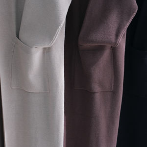 عباءة نسائية متواضعة رائجة للشتاء من الصوف والبوليستر، كيمونو كارديجان مفتوح من الأمام مع جيوب، لون أسود - Product Image 6