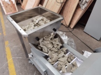 Machine d'emballage entièrement automatique de sachets de pesage VFFS avec joint d'étanchéité Machine à emballer les chips de pommes de terre à l'azote pour le café