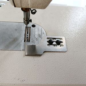 Nouvelles pièces de machine à coudre : Plaque de guidage en fer <span class=keywords><strong>pour</strong></span> ligne foncée avec <span class=keywords><strong>pied</strong></span> presseur - Product Image 2