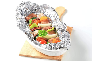 Rouleau de papier aluminium composite jetable haute résistance 12 po x 200 pi², épaisseur personnalisée, tempérament souple, avec coupe dentelée pour la cuisine - Product Image 3