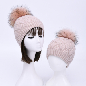 หมวกไหมพรมเด็กผู้หญิง แม่และฉัน หมวกไหมพรมลายโลโก้แบบกำหนดเอง หมวกครอบครัวเข้าชุดกัน หมวกไหมพรมขนสัตว์หนานุ่ม น่ารักสำหรับเด็กผู้ชาย - Product Image 3