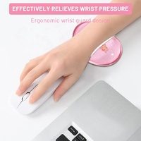 Tapis de souris en silicone transparent en forme de croissant mignon avec repose-poignet, résistant aux rayures et à l'eau, pour le bureau et la maison