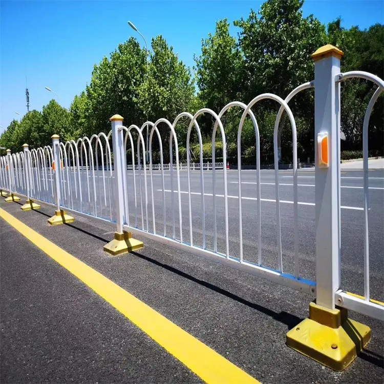 Odm Oem Steel Sidewalk Safety Road Traffic Barrier Man Vehic Isolation Guard Fence Roadside Anti-collision Municipal Guardrail