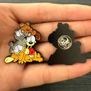 En gros, épingles en métal à motifs de dessins animés, badges mignons en forme de chat, épingles en émail de personnages de dessins animés classiques, broches souvenirs de bandes dessinées pour sac à dos - Product Image 4