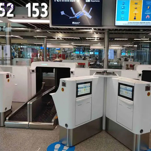 Coperture Personalizzate di Alta Qualità in Corian Bianco per Banchi Self-Service di Deposito Bagagli per Aeroporti - Product Image 2