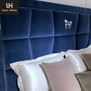Cama Doble King Size de Diseño Italiano de Lujo Posmoderno para Dormitorio - Product Image 4