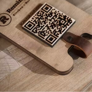 Support de menu en bois avec code QR pour restaurant et présentoir de codes QR sur pied pour bar avec base en bois et finition élégante - Product Image 2