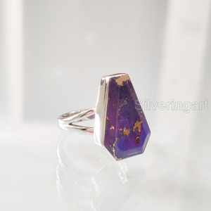 แหวนผู้หญิงพลอยธรรมชาติเกรด AAA รูปทรงโลงศพ สีม่วงทองแดงเทอร์ควอยซ์ พลอยประจำเดือนธันวาคม ของขวัญคริสต์มาส แหวนเงินแท้ 925 ทำมือ - Product Image 1