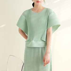 Fashion Minimalist Women's Eco-Friendly 100% Polyester Slim Fit Pleated Top Daily Reputable Supplier Online <b>Sale</b> - Product Image 1