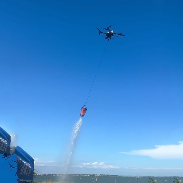 UAV Emergency Fire Fighting Mission Drones Payload High-Polymer Oxford Fabric Fire Protection System 200L Bucket 200kg Load