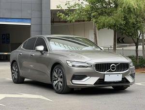 Voiture d'occasion 2022 Volvo S60 B4 Berline de luxe d'occasion Conduite à gauche Automatique Robuste Économique Design scandinave de haute technologie - Product Image 2
