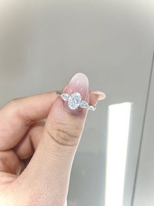 Anillos de Platino PT950 Grabados Personalizados, Anillos de Diamantes Cultivados en Laboratorio para Aniversario, Regalo del Día de la Madre para Ella, Diseño de Logotipo Gratuito, MOQ 3 Piezas - Product Image 3