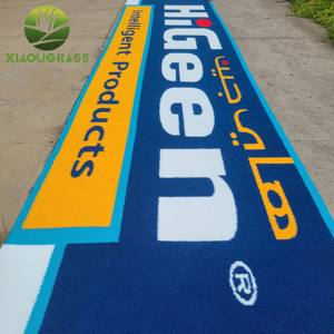 Tapis bon marché de logo d'herbe artificielle d'approvisionnement d'usine pour la décoration extérieure - Product Image 4