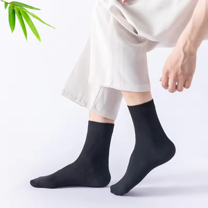 Chaussettes mi-hautes en bambou de couleur unie pour hommes, collection Printemps-Été, style professionnel simple, haute qualité, vente en gros - Product Image 1