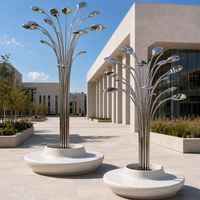 Ornement extérieur pratique avec banc circulaire combiné, sculpture d'art abstraite en forme de feuille d'arbre en acier inoxydable fabriquée sur mesure