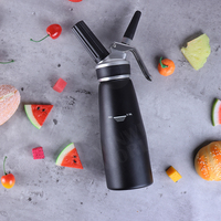 Distributeur de crème fouettée professionnel, fouet à crème en aluminium avec support de chargeur + 3 embouts et brosse de nettoyage