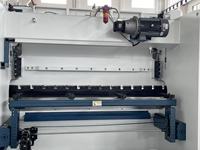 Presse plieuse électro-hydraulique de haute précision 110T 3200mm, machine de pliage CNC à entraînement synchronisé pour un pliage de précision