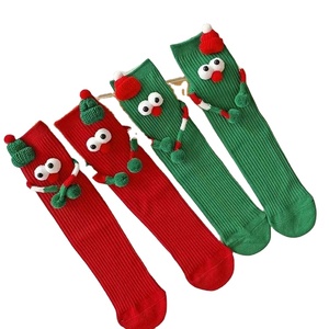 Linda y peculiar pareja Año Nuevo <span class=keywords><strong>Netflix</strong></span> tomados de la mano calcetines magnéticos dibujos animados de media pantorrilla - Product Image 1