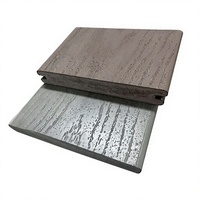 Revêtement de terrasse en PVC cellulaire de qualité supérieure avec aspect bois composite massif, style Trex brossé, installation par clipsage pour usage extérieur et jardin